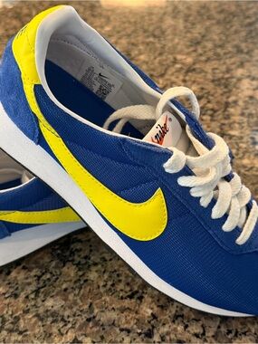 Nike Men’s Blue & Yellow LD-1000… size 11.5